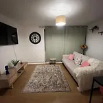 Cosy Apartment In London